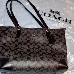 COACH medium zip city tote